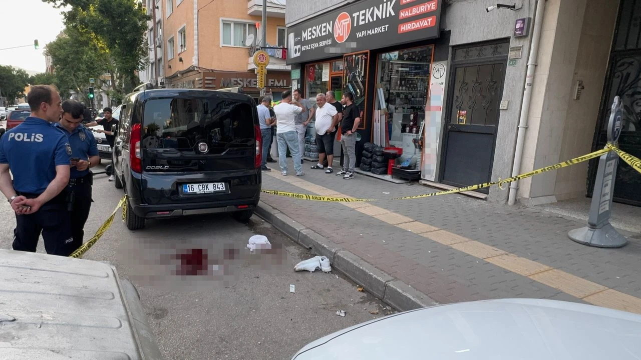 BURSA'DA SOSYAL MEDYA TARTIŞMASI KANLI BİTTİ: 22 YAŞINDAKİ GENÇ BIÇAKLANARAK ÖLDÜRÜLDÜ
